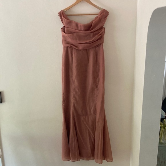 ASOS DESIGN Bridesmaid off shoulder maxi dress with corset detail - Picture 5 of 8